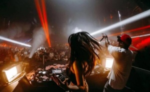 扬州酒吧拼座团购，人多吗？