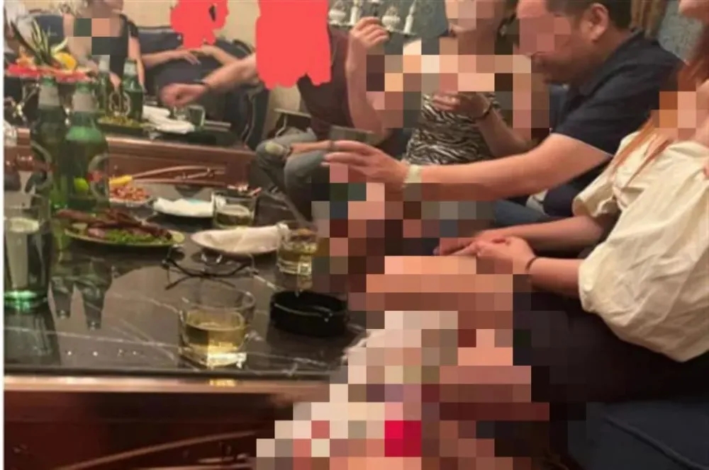 一国企领导KTV接受有偿陪侍？当地回应：情况属实